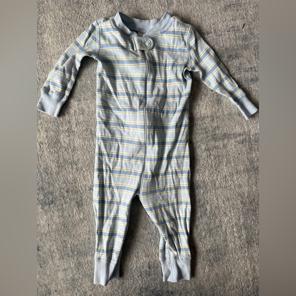 Hanna Andersson Gray and Yellow Striped Sleeper. Size 70. 9-18 months.